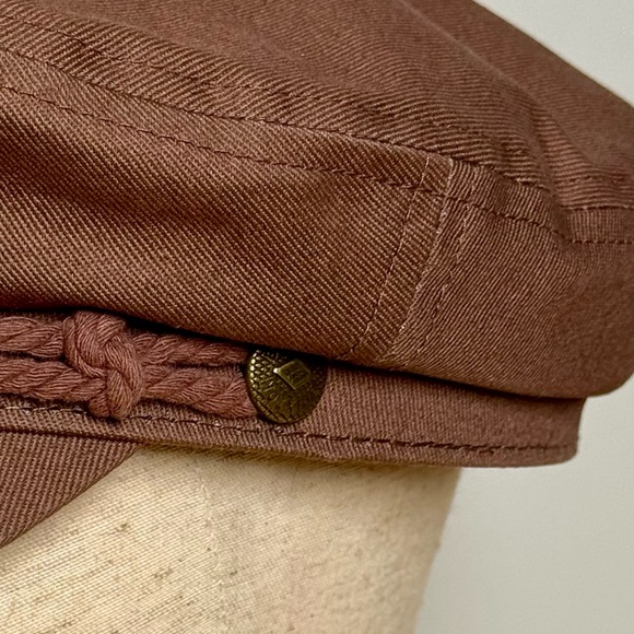 Bʀɪxᴛᴏɴ Fɪᴅᴅʟᴇʀ Nᴇᴡsʙᴏʏ Cᴀᴘ - Picture 11 of 16